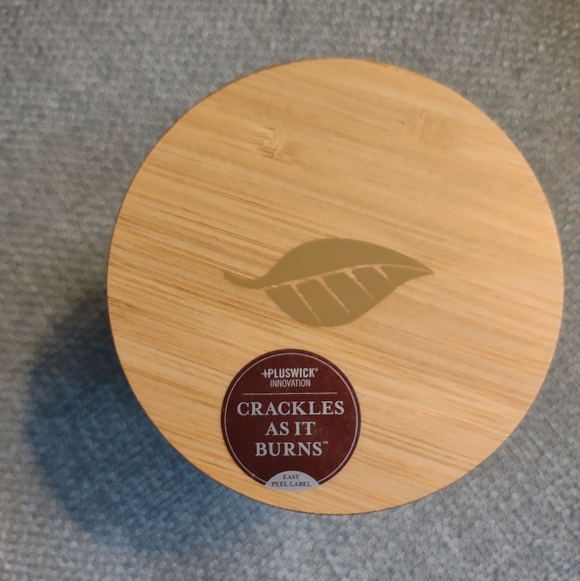 Final Price!*Wood Wicks 10 Oz Jar candle - Picture 2 of 5